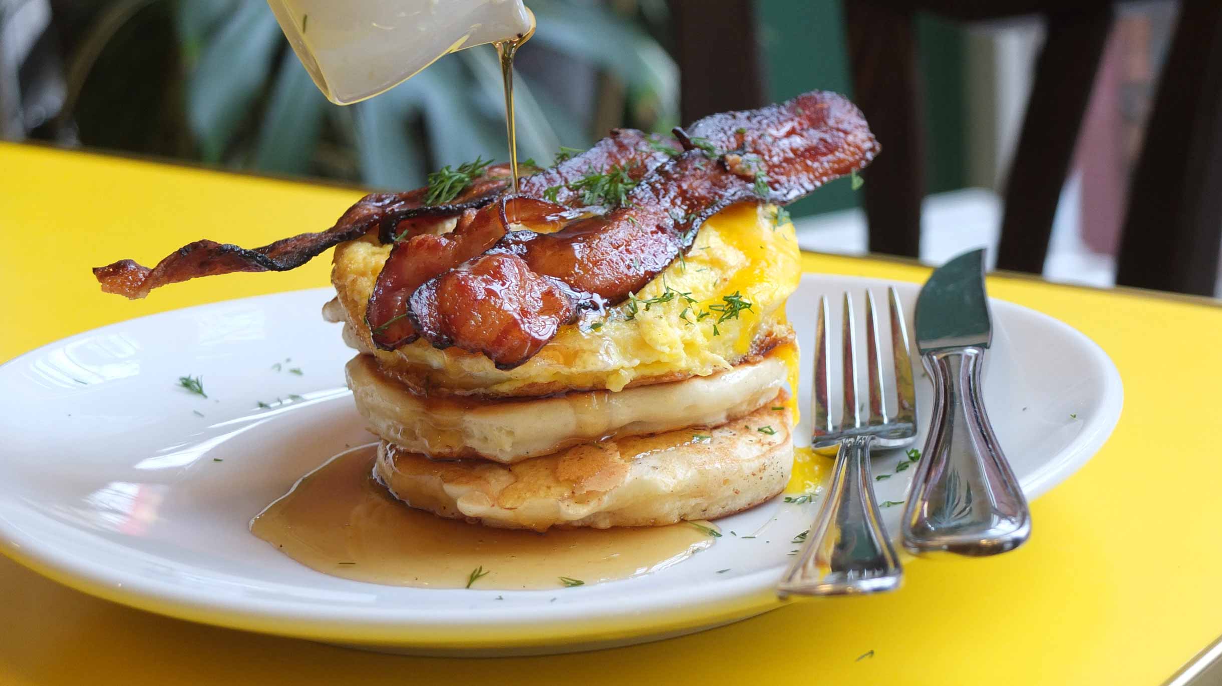 Classy silver doller pancakes with maple sirup and bacon